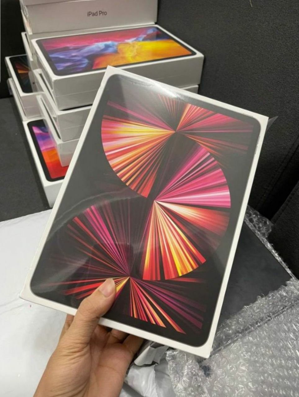 Apple iPad Pro pallet liquidation 4th gen - Image 2