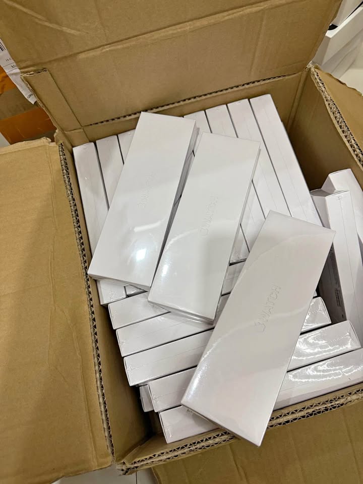 Apple Watches pallet - Image 3
