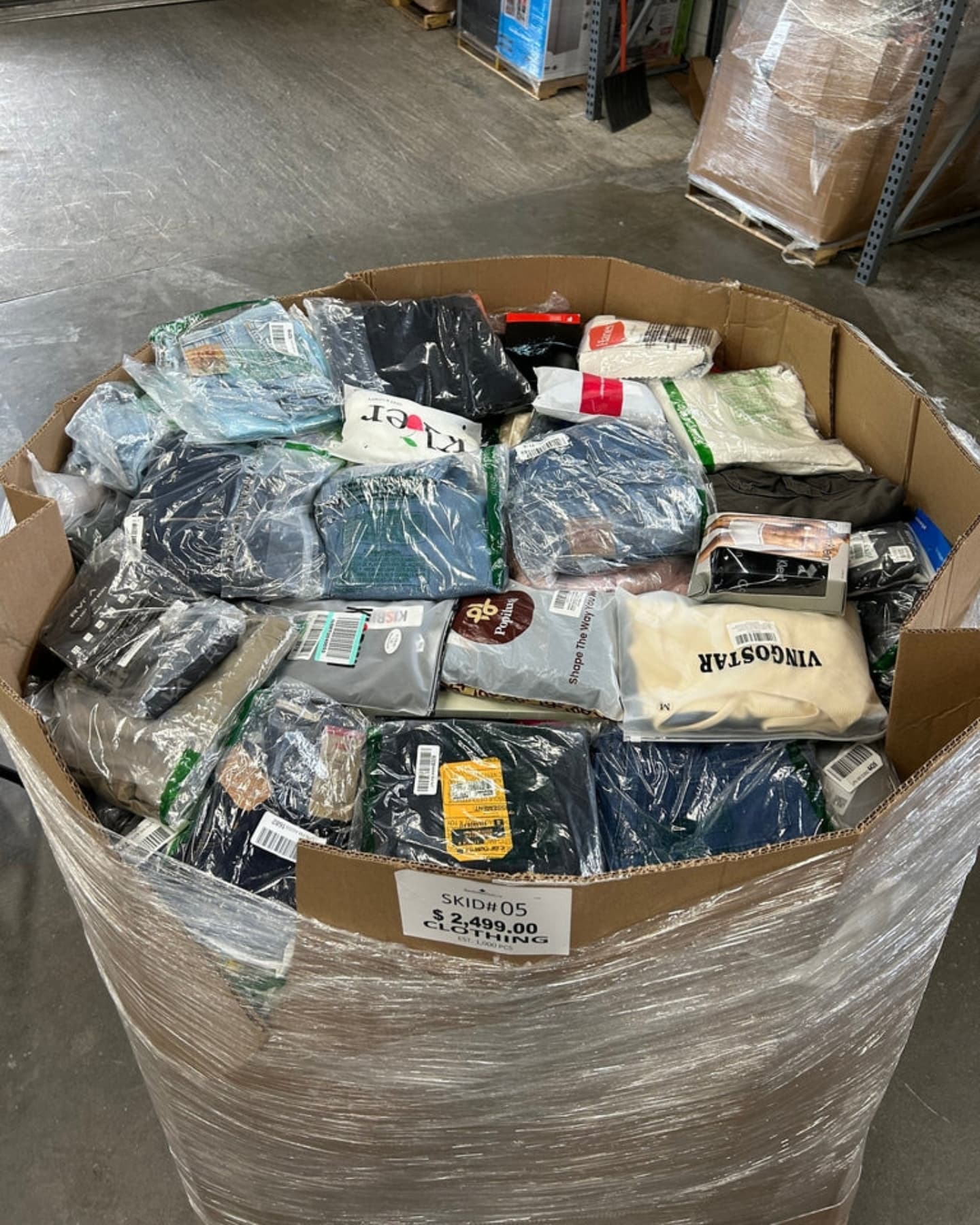 Truckload Amazon Clothing Pallets - Image 2