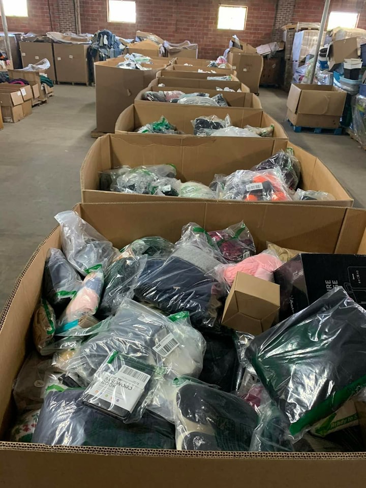 Truckload Amazon Clothing Pallets - Image 4