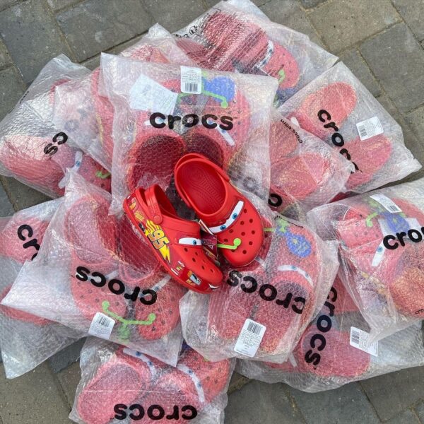 Crocs footwear pallet - Image 2